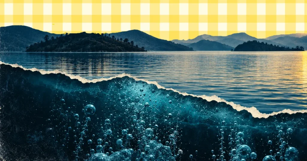 Collage de una ola oceánica con montañas junto a un lago y un cielo amarillo a cuadros