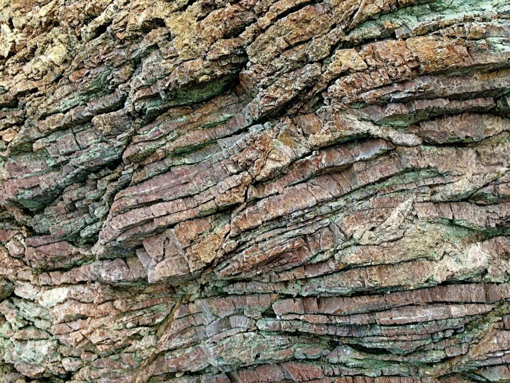 Chert de radiolários em camadas finas, San Simeon State Park, Califórnia